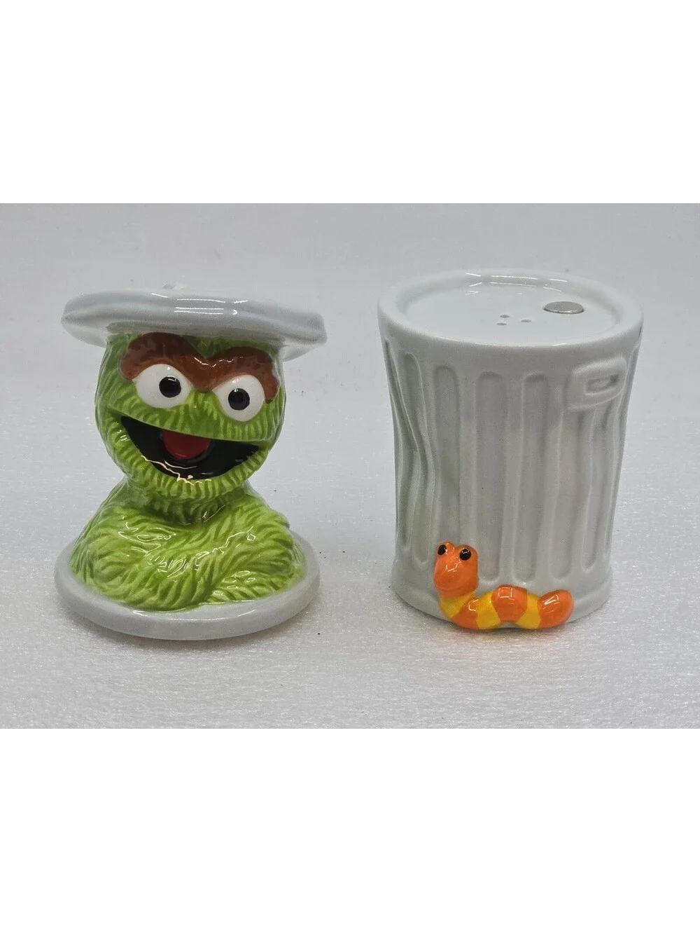 2018 Sesame Street Sculpted Ceramic Salt & Pepper Set Oscar